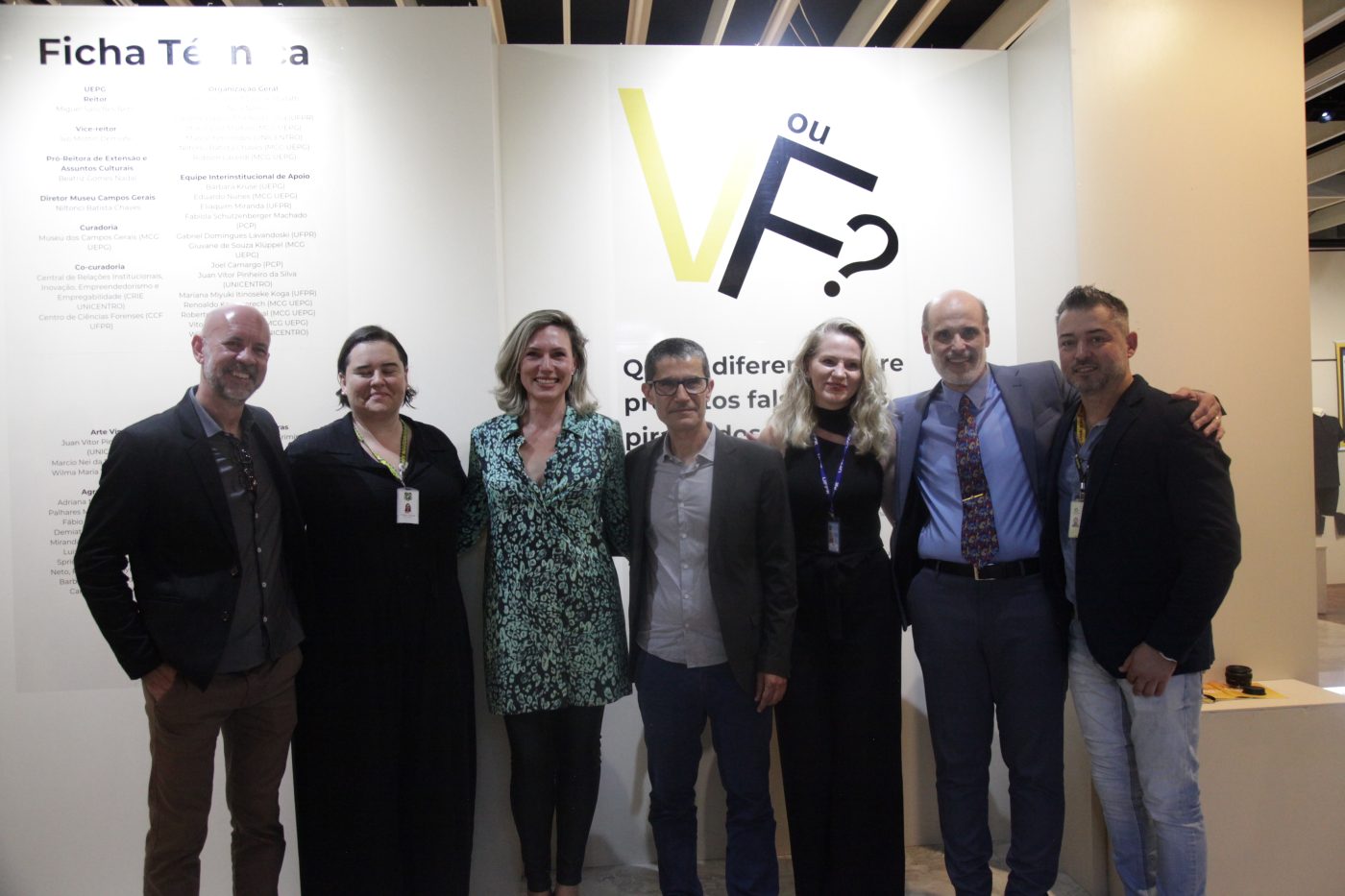Equipe do NAPI na abertura da exposição V ou F? no Museu Campos Gerais da UEPG